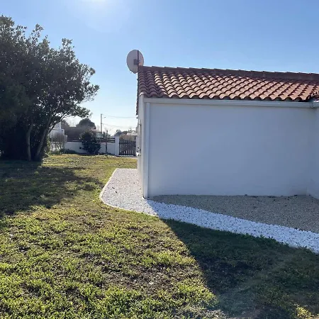 Holiday home Maison 3 Pieces Avec Jardin Clos, Terrasse, Et Equipements A 1,9 Km De La - 6 Couchages - Fr-1-224-779 Saint-Gilles-Croix-de-Vie